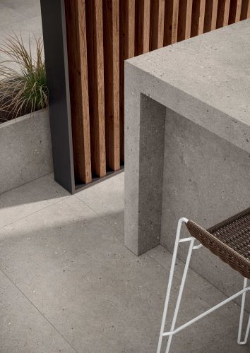 Click to enlarge image ITALGRANITI_Silver grain plus_Terrazza_pag 46-47_P1_26_08_26.jpg