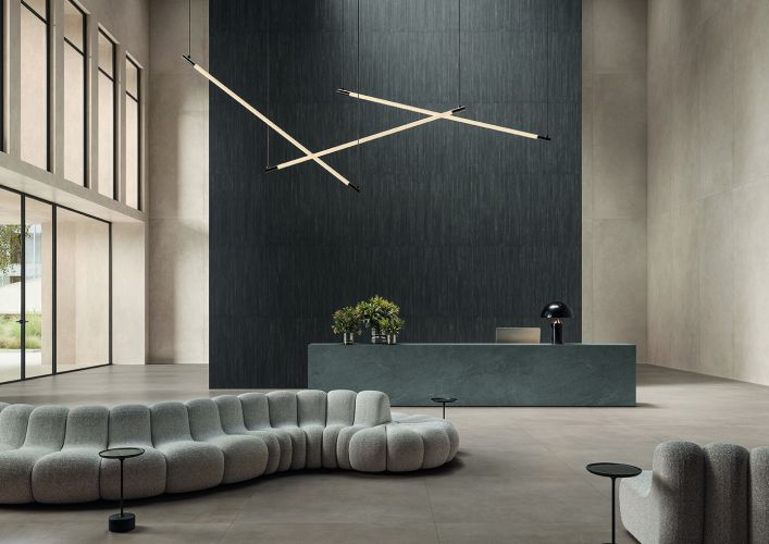 Click to enlarge image ITALGRANITI_arc 1_amb 2_cementi ivory 120x280_cementi black listello tratto_ cementi argil 120x120_natural dark 120x280_29_01_26.jpg