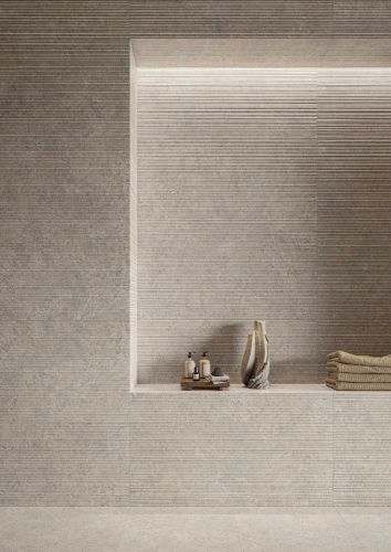 Click to enlarge image IMRPONTA_Jura_Taupe 60x120_Taupe 60x120 Stripe_Taupe Muretto 30x30_Chalk 120x280_Piscina_P2.jpg